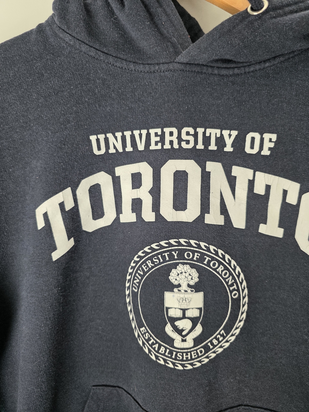 University of Toronto Hoodie Navy Pullover Sweatshirt Graphic Logo XS - Picture 3 of 8